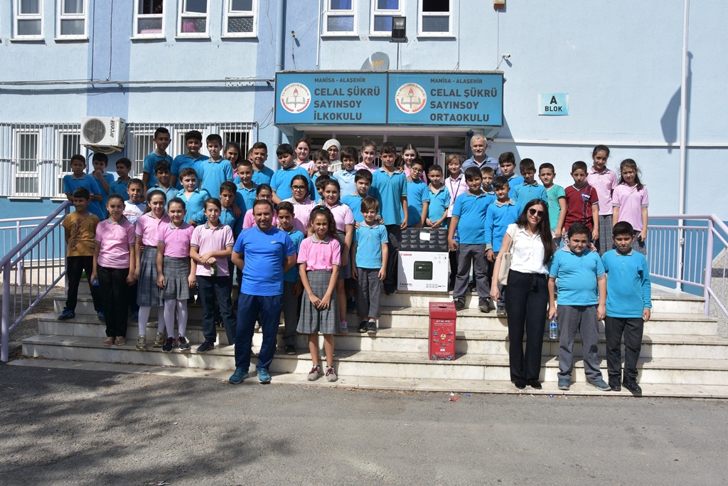 Alaşehir Belediyesinden En Çok Atık Pil Toplayan Okullara  Ödül Verildi