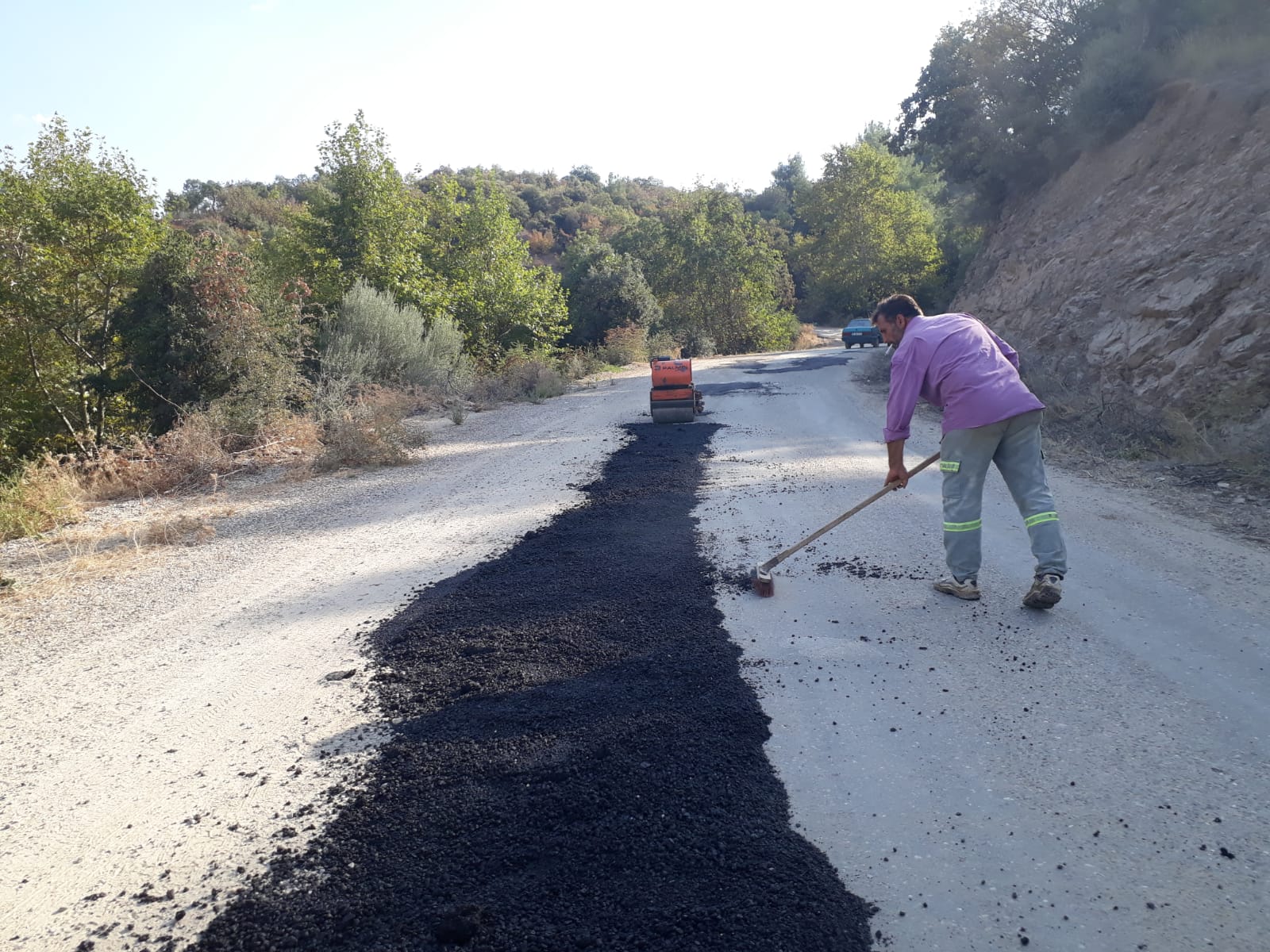 Merkez ve Kırsal Mahallelerimizde Çalışmalarımız Sürüyor